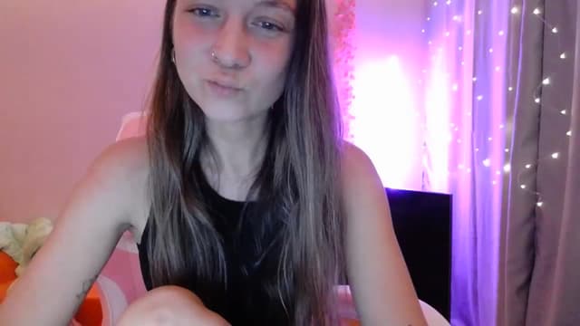 Gallery image thumbnail from Qi_ra's myfreecams stream on, 05/03/2025, 18:35 image 5 of 20