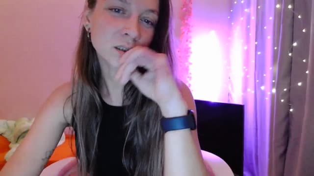 Gallery image thumbnail from Qi_ra's myfreecams stream on, 05/03/2025, 18:35 image 17 of 20