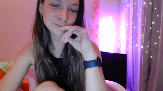 Gallery image thumbnail from Qi_ra's myfreecams stream on, 05/03/2025, 18:35 image 6 of 20