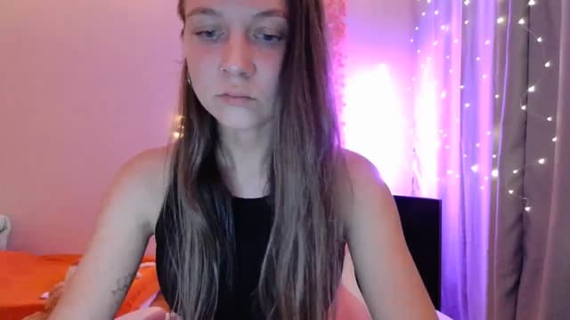 Gallery image thumbnail from Qi_ra's myfreecams stream on, 05/03/2025, 19:05 image 18 of 20