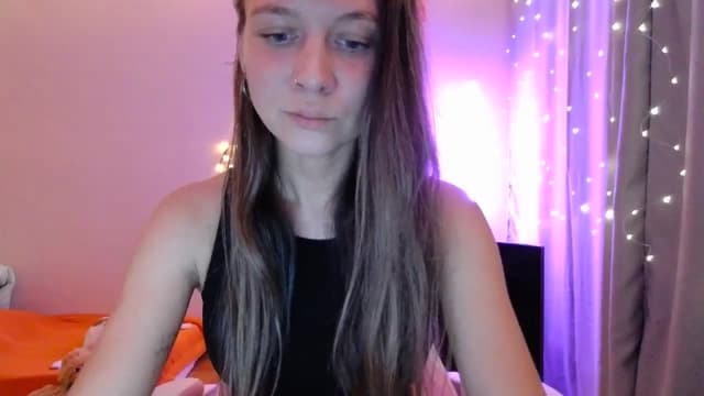 Gallery image thumbnail from Qi_ra's myfreecams stream on, 05/03/2025, 19:05 image 8 of 20