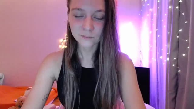 Gallery image thumbnail from Qi_ra's myfreecams stream on, 05/03/2025, 19:05 image 5 of 20