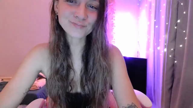 Gallery image thumbnail from Qi_ra's myfreecams stream on, 05/03/2025, 22:51 image 6 of 20