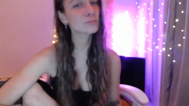 Gallery image thumbnail from Qi_ra's myfreecams stream on, 05/03/2025, 22:51 image 3 of 20