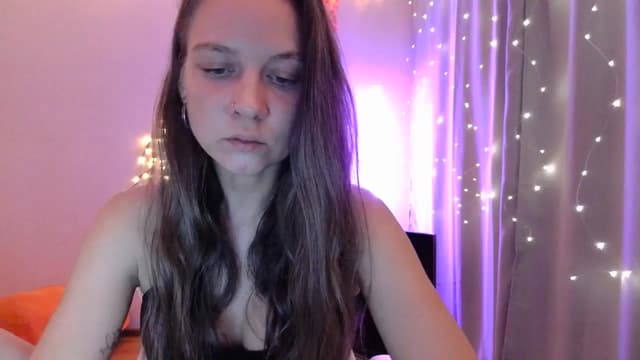Gallery image thumbnail from Qi_ra's myfreecams stream on, 05/04/2025, 19:20 image 15 of 20