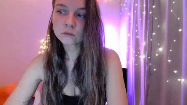 Gallery image thumbnail from Qi_ra's myfreecams stream on, 05/04/2025, 19:20 image 19 of 20
