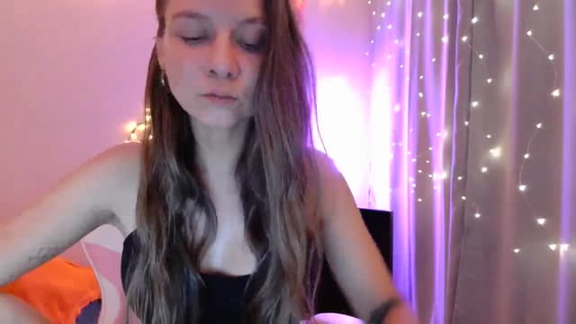 Gallery image thumbnail from Qi_ra's myfreecams stream on, 05/04/2025, 19:20 image 6 of 20