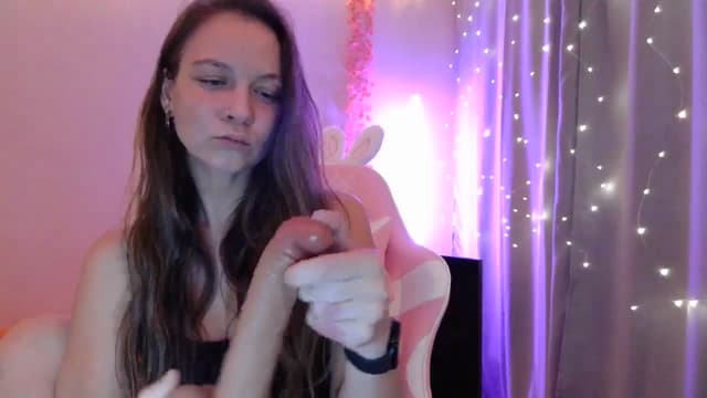 Gallery image thumbnail from Qi_ra's myfreecams stream on, 05/04/2025, 19:20 image 11 of 20
