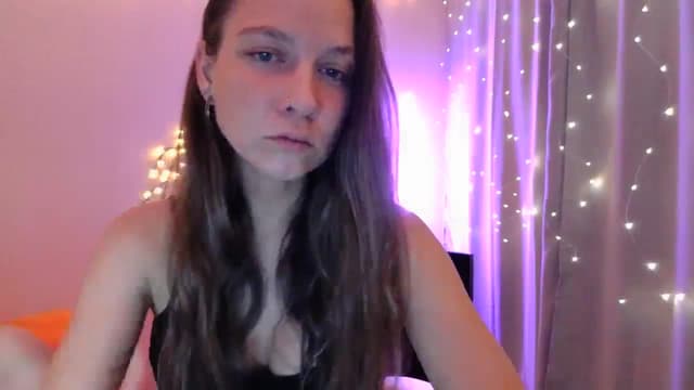 Gallery image thumbnail from Qi_ra's myfreecams stream on, 05/04/2025, 19:20 image 16 of 20