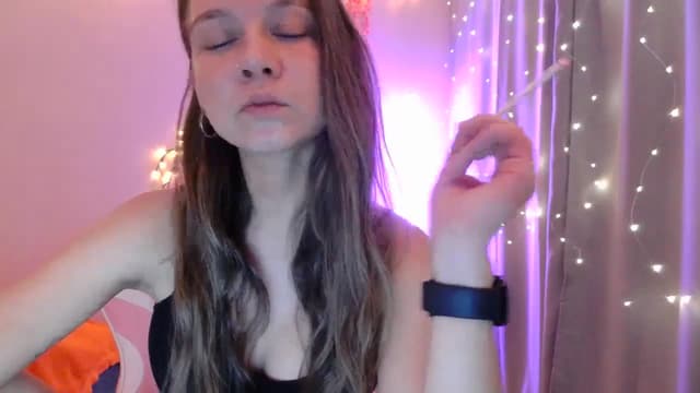 Gallery image thumbnail from Qi_ra's myfreecams stream on, 05/04/2025, 19:20 image 8 of 20