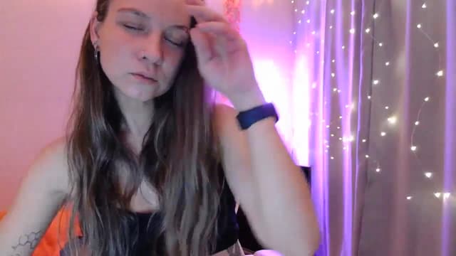 Gallery image thumbnail from Qi_ra's myfreecams stream on, 05/04/2025, 19:20 image 18 of 20