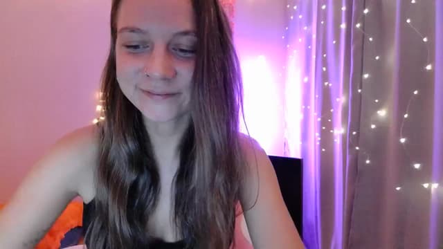 Gallery image thumbnail from Qi_ra's myfreecams stream on, 05/04/2025, 19:33 image 12 of 20