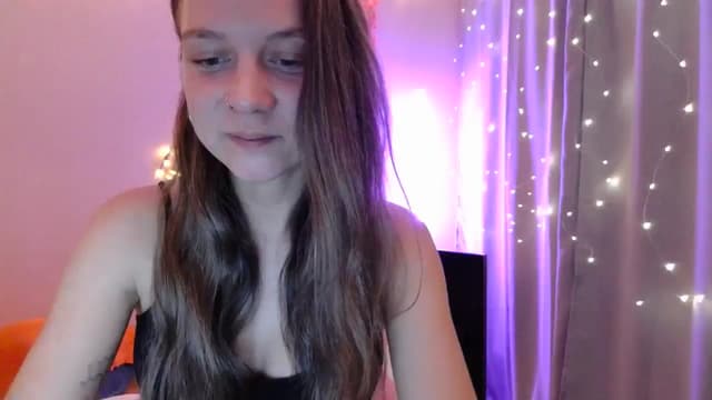 Gallery image thumbnail from Qi_ra's myfreecams stream on, 05/04/2025, 19:33 image 9 of 20