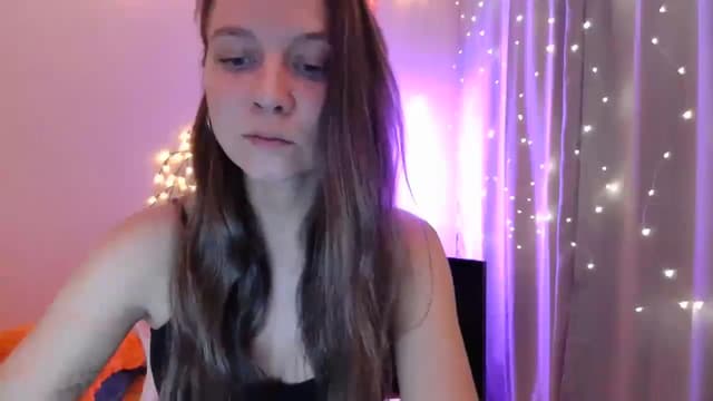 Gallery image thumbnail from Qi_ra's myfreecams stream on, 05/04/2025, 19:33 image 4 of 20