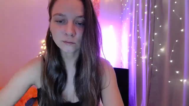 Gallery image thumbnail from Qi_ra's myfreecams stream on, 05/04/2025, 19:33 image 6 of 20