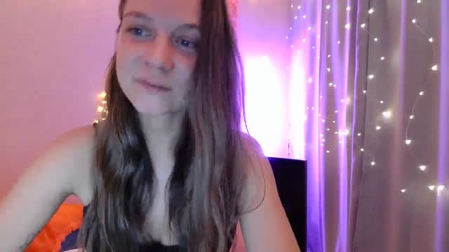 Gallery image thumbnail from Qi_ra's myfreecams stream on, 05/04/2025, 19:33 image 17 of 20