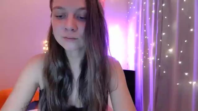 Gallery image thumbnail from Qi_ra's myfreecams stream on, 05/04/2025, 19:33 image 18 of 20