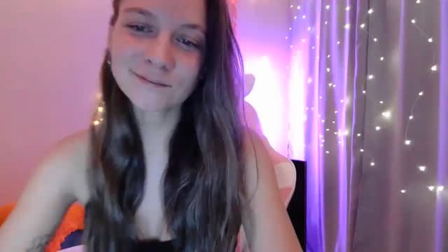 Gallery image thumbnail from Qi_ra's myfreecams stream on, 05/04/2025, 19:33 image 8 of 20