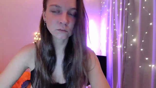 Gallery image thumbnail from Qi_ra's myfreecams stream on, 05/04/2025, 19:33 image 7 of 20