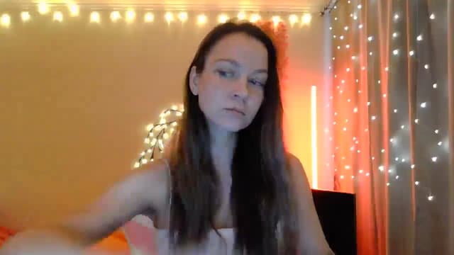 Gallery image thumbnail from Qi_ra's myfreecams stream on, 05/06/2025, 06:58 image 12 of 20