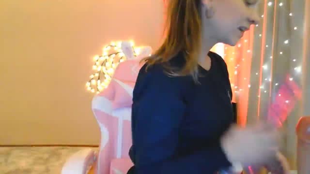 Gallery image thumbnail from Qi_ra's myfreecams stream on, 05/09/2025, 11:24 image 4 of 20