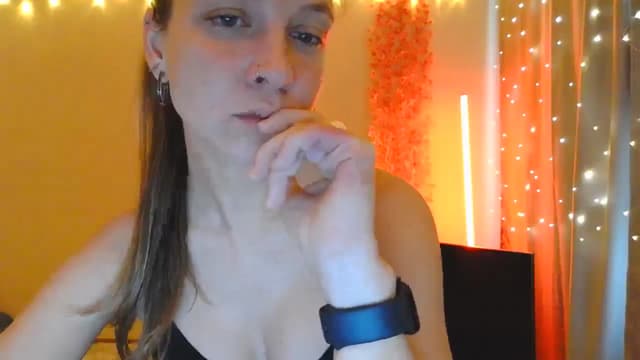 Gallery image thumbnail from Qi_ra's myfreecams stream on, 05/10/2025, 08:35 image 17 of 20