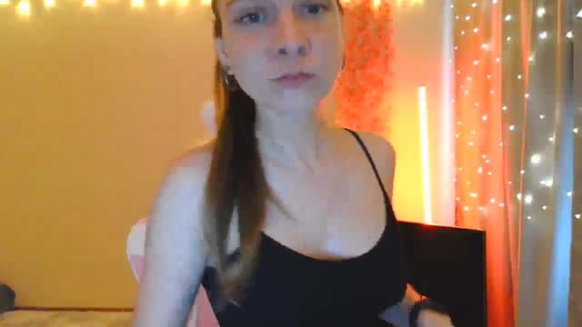 Gallery image thumbnail from Qi_ra's myfreecams stream on, 05/10/2025, 08:35 image 14 of 20