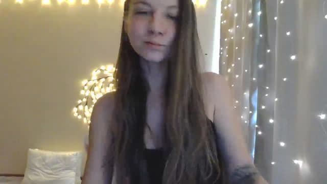 Gallery image thumbnail from Qi_ra's myfreecams stream on, 05/13/2025, 10:01 image 11 of 20