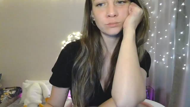 Gallery image thumbnail from Qi_ra's myfreecams stream on, 05/24/2025, 10:23 image 17 of 20