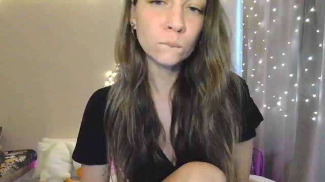 Gallery image thumbnail from Qi_ra's myfreecams stream on, 05/24/2025, 10:23 image 4 of 20