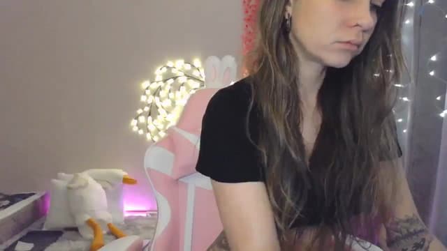 Gallery image thumbnail from Qi_ra's myfreecams stream on, 05/25/2025, 07:31 image 14 of 20