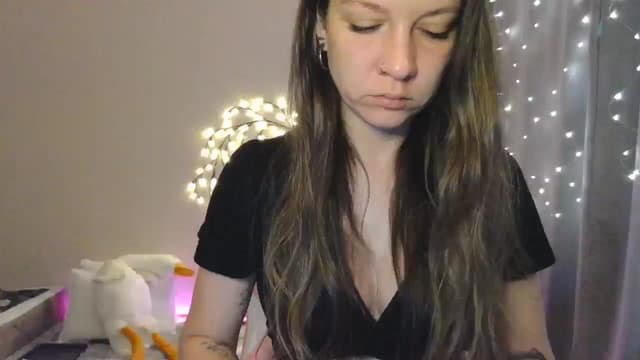Gallery image thumbnail from Qi_ra's myfreecams stream on, 05/25/2025, 08:15 image 18 of 20