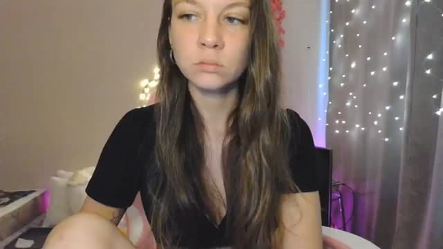 Gallery image thumbnail from Qi_ra's myfreecams stream on, 05/25/2025, 08:15 image 2 of 20