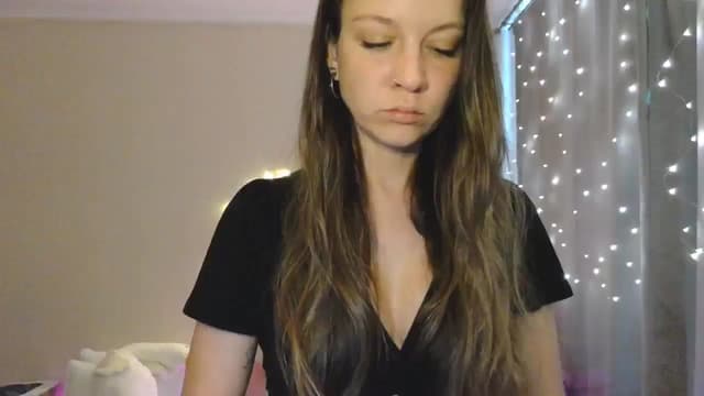 Gallery image thumbnail from Qi_ra's myfreecams stream on, 05/25/2025, 09:12 image 14 of 20