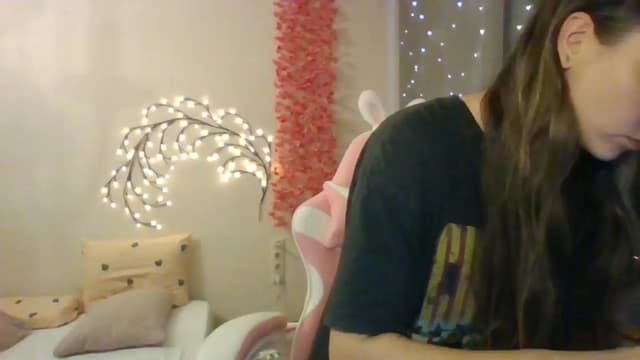 Gallery image thumbnail from Qi_ra's myfreecams stream on, 06/14/2025, 09:10 image 9 of 20