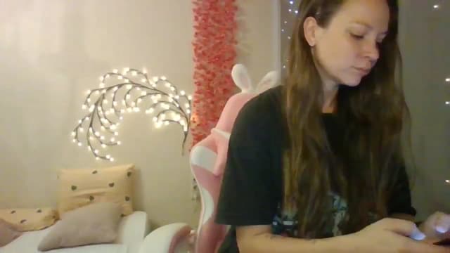 Gallery image thumbnail from Qi_ra's myfreecams stream on, 06/14/2025, 09:10 image 18 of 20