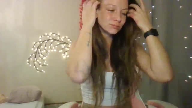Gallery image thumbnail from Qi_ra's myfreecams stream on, 06/15/2025, 22:46 image 10 of 20