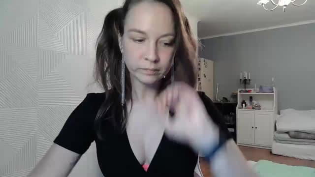 Gallery image thumbnail from Qi_ra's myfreecams stream on, 08/23/2025, 08:47 image 17 of 20