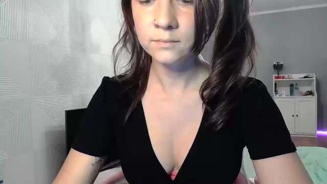 Gallery image thumbnail from Qi_ra's myfreecams stream on, 09/06/2025, 07:10 image 18 of 20