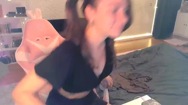 Gallery image thumbnail from Qi_ra's myfreecams stream on, 10/15/2025, 06:48 image 10 of 20