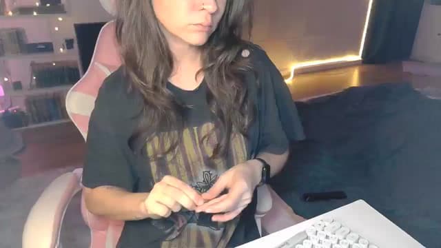 Gallery image thumbnail from Qi_ra's myfreecams stream on, 10/16/2025, 18:16 image 15 of 20