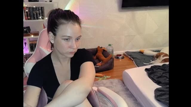 Gallery image thumbnail from Qi_ra's myfreecams stream on, 11/21/2025, 23:37 image 19 of 20