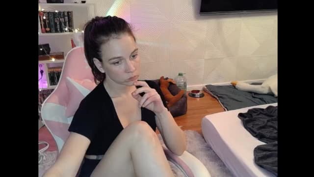 Gallery image thumbnail from Qi_ra's myfreecams stream on, 11/21/2025, 23:37 image 18 of 20
