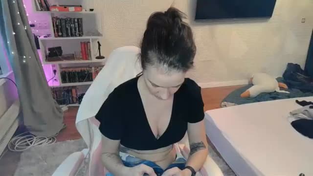 Gallery image thumbnail from Qi_ra's myfreecams stream on, 11/24/2025, 10:24 image 14 of 20