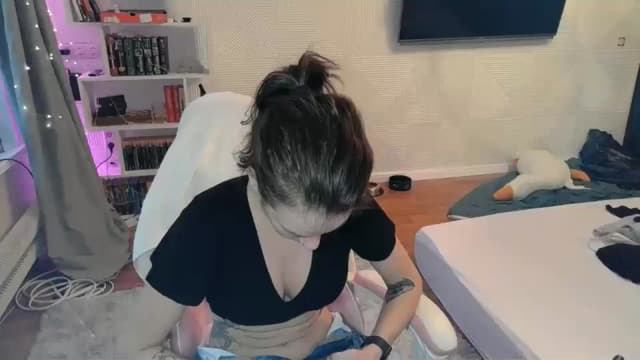 Gallery image thumbnail from Qi_ra's myfreecams stream on, 11/24/2025, 10:24 image 17 of 20