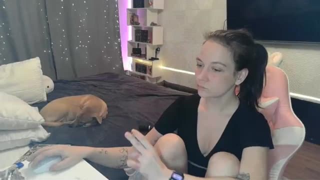 Gallery image thumbnail from Qi_ra's myfreecams stream on, 12/21/2025, 05:05 image 14 of 20