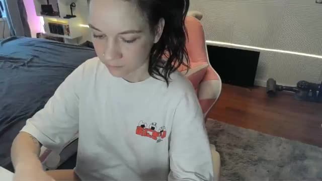 Gallery image thumbnail from Qi_ra's myfreecams stream on, 12/28/2025, 09:49 image 7 of 20