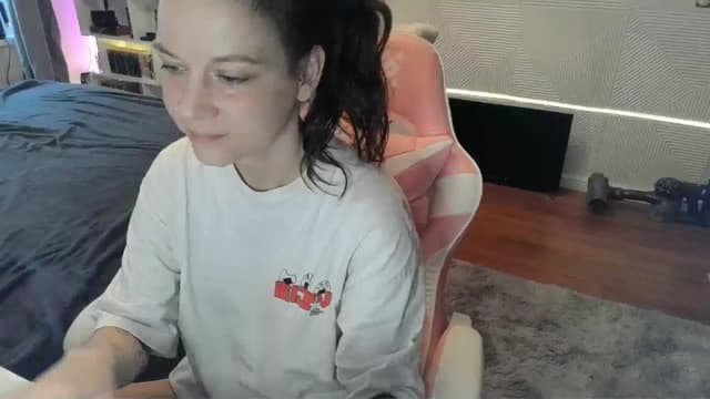 Gallery image thumbnail from Qi_ra's myfreecams stream on, 12/28/2025, 09:49 image 3 of 20