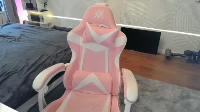 Gallery image thumbnail from Qi_ra's myfreecams stream on, 12/28/2025, 09:49 image 10 of 20