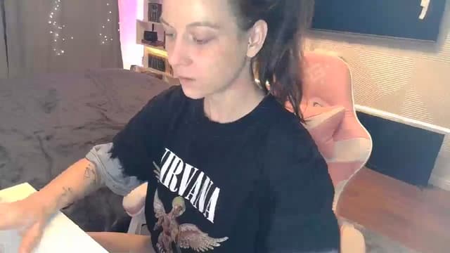 Gallery image thumbnail from Qi_ra's myfreecams stream on, 01/01/2026, 23:04 image 18 of 20